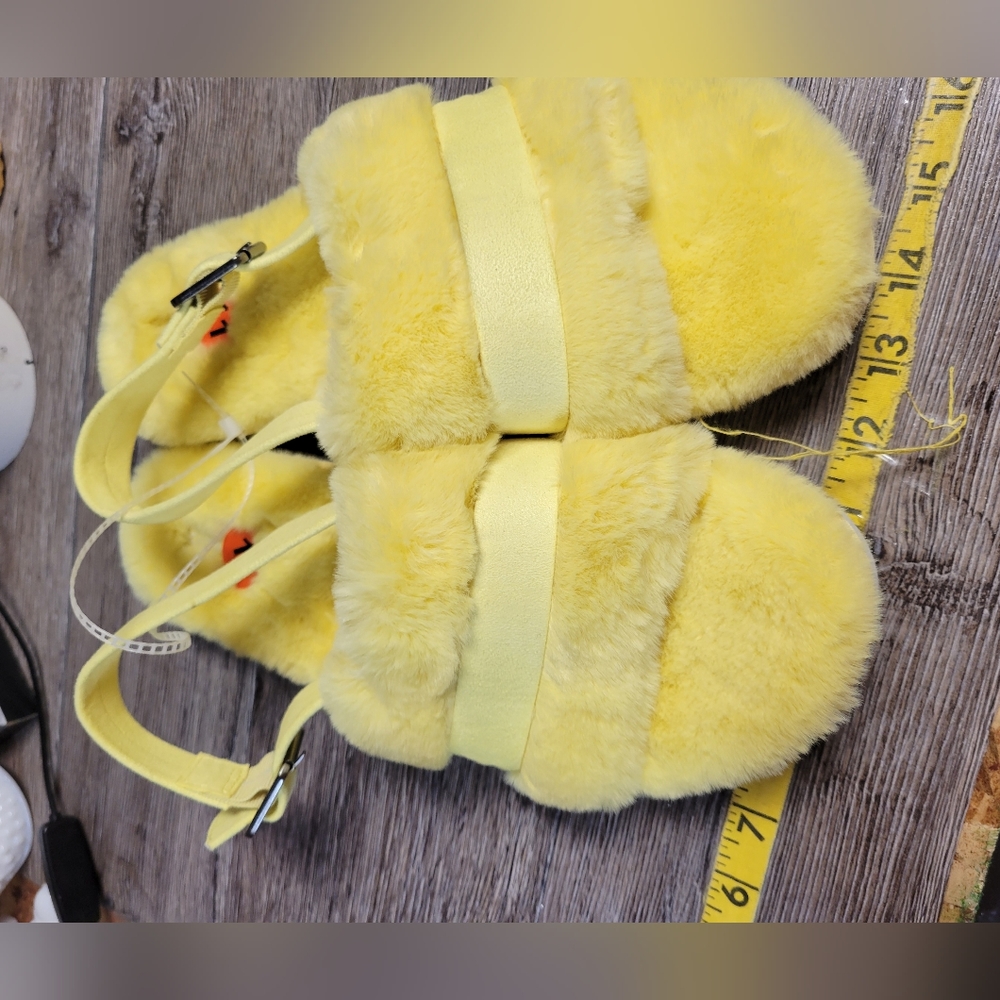Koolaburra by UGG NWOT Yellow Faux Fur Soft & Cozy Sandal‎ Size 11